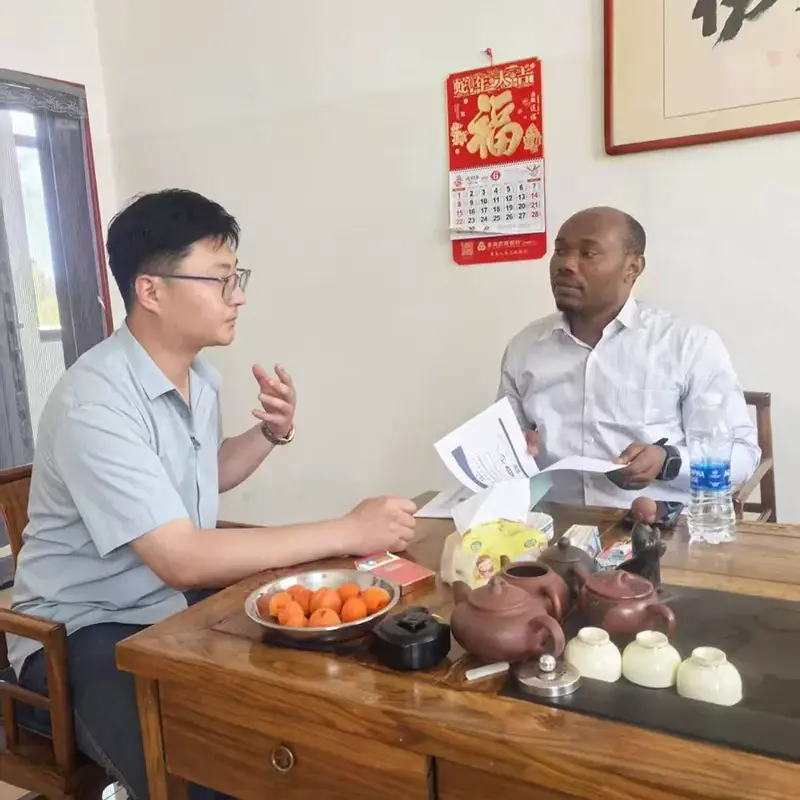 Африканските клиенти посетиха Liweiyuan, за да разширят съвместно пазара на африкански стоманена структура