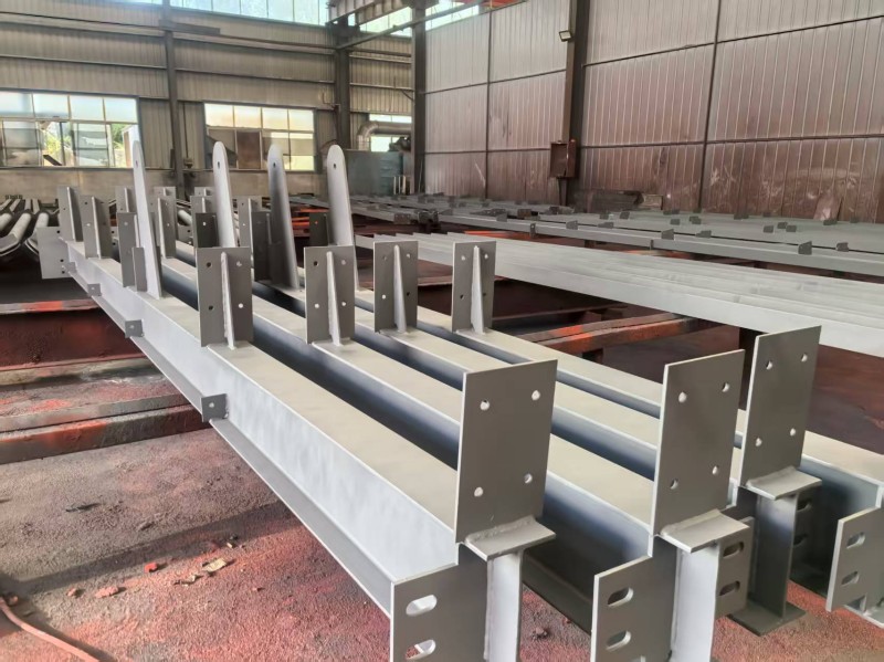 Проектът за инсталиране на балдахин от стомана успешно завършен